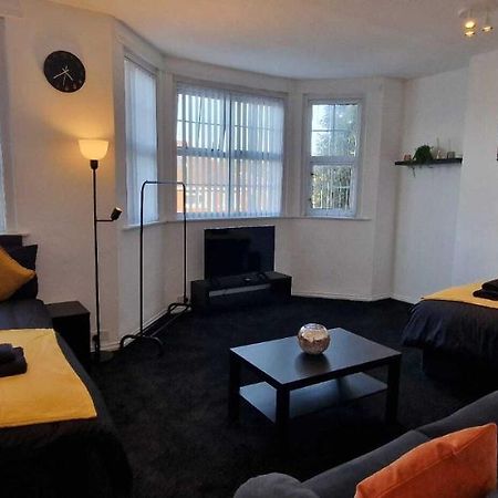 Sapphire Apartments Cardiff Bagian luar foto