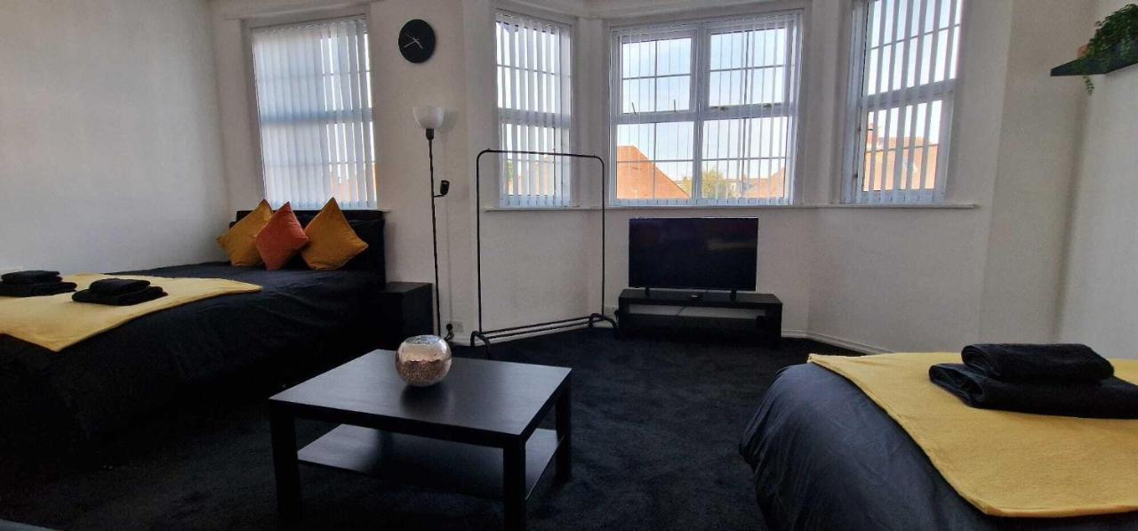 Sapphire Apartments Cardiff Bagian luar foto