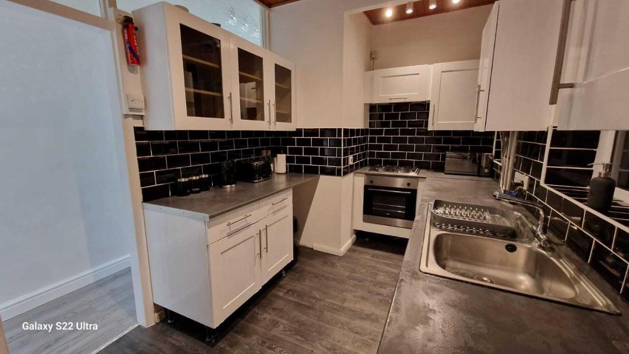 Sapphire Apartments Cardiff Bagian luar foto