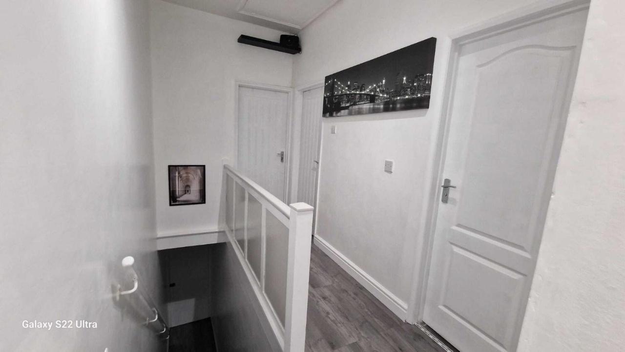 Sapphire Apartments Cardiff Bagian luar foto