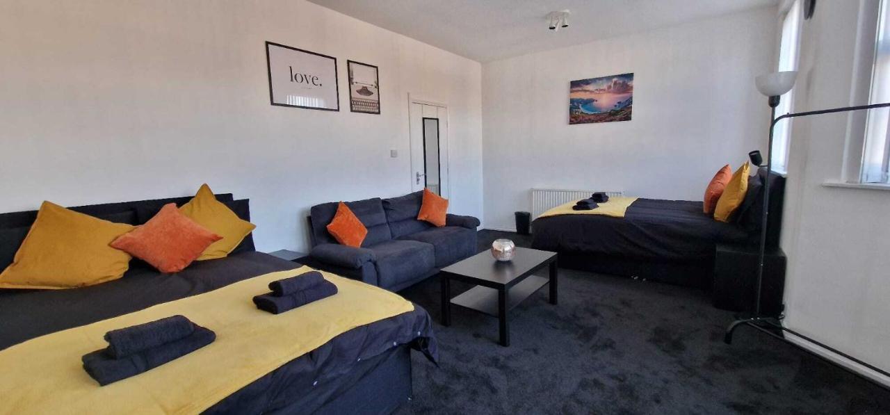 Sapphire Apartments Cardiff Bagian luar foto