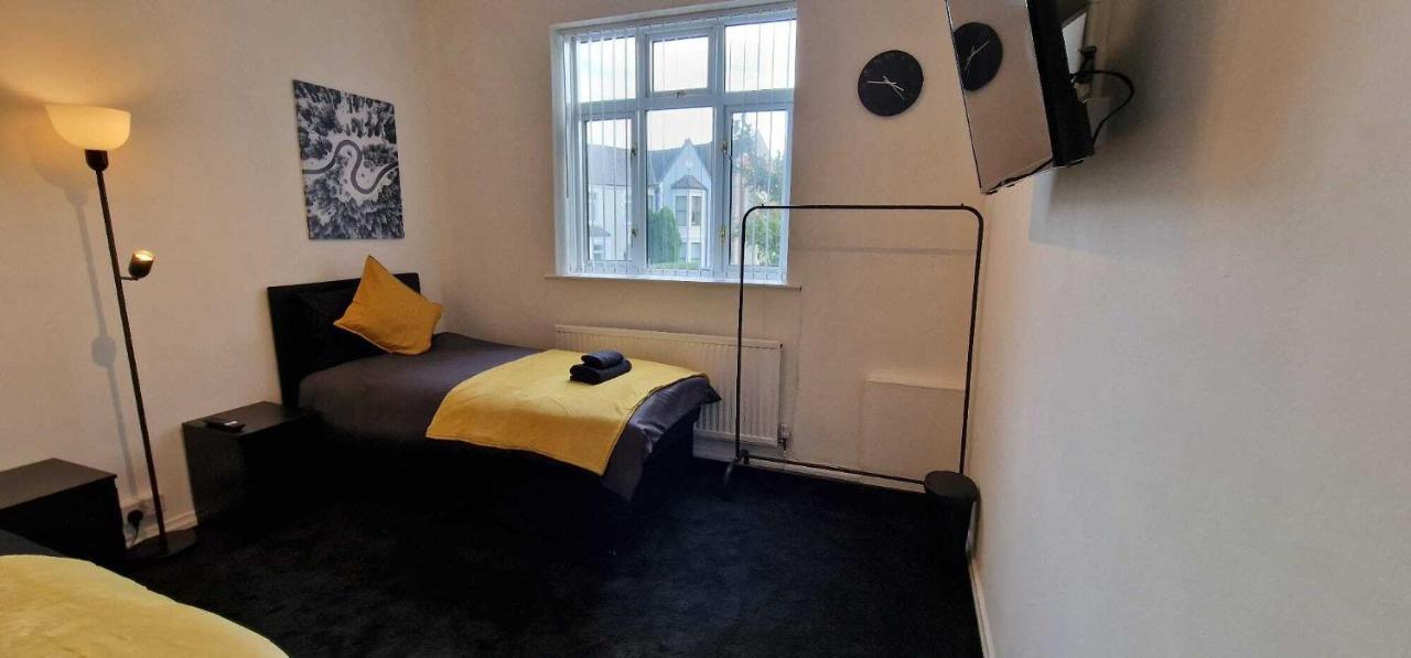 Sapphire Apartments Cardiff Bagian luar foto