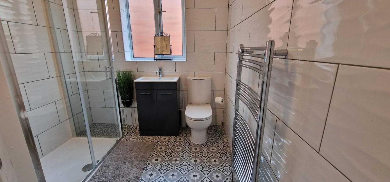Sapphire Apartments Cardiff Bagian luar foto
