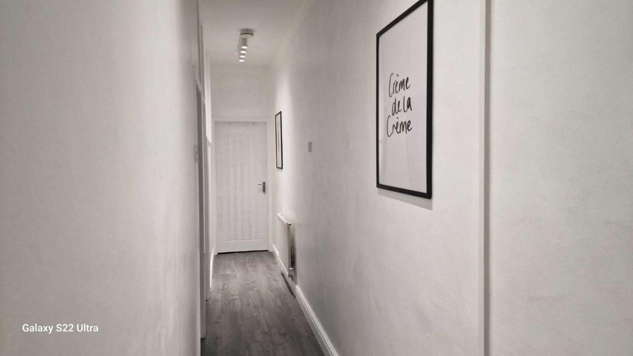 Sapphire Apartments Cardiff Bagian luar foto