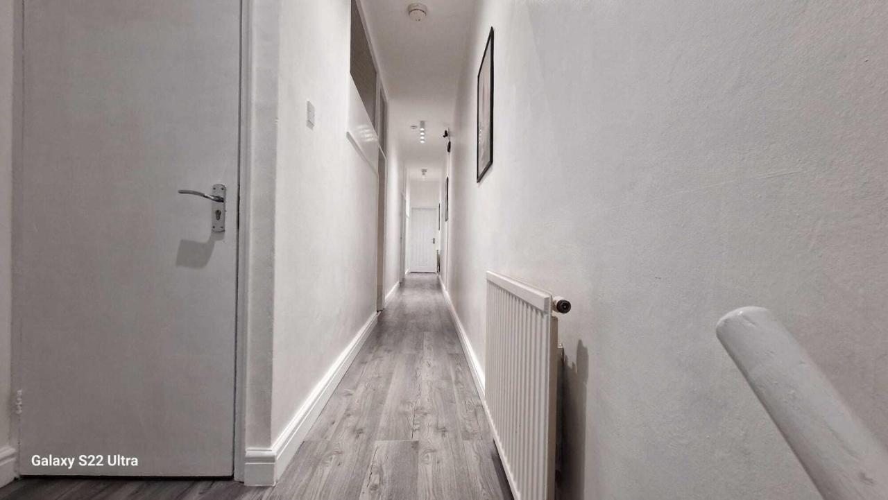 Sapphire Apartments Cardiff Bagian luar foto