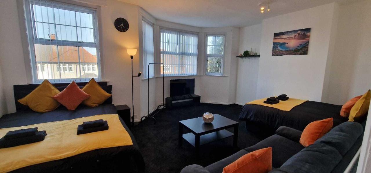 Sapphire Apartments Cardiff Bagian luar foto