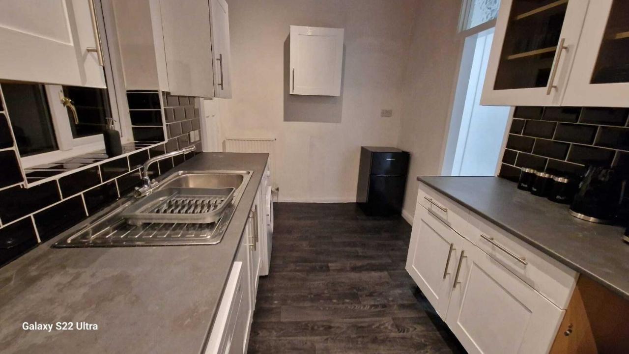 Sapphire Apartments Cardiff Bagian luar foto